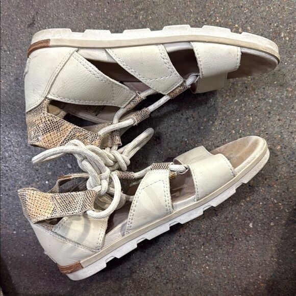 Sorel White and Tan Sandals - Picture 4 of 7